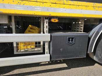 AD320S42 8x2 / WINCH / RETARDER